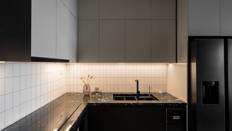 Sử dụng hế thống đèn bếp phù hợp để chiếu sáng cho không gian bếp 