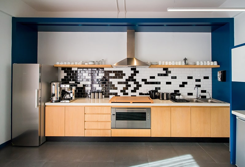 Thiết kế không gian nghỉ ngơi đơn giản với những thiết bị nấu ăn đơn giản